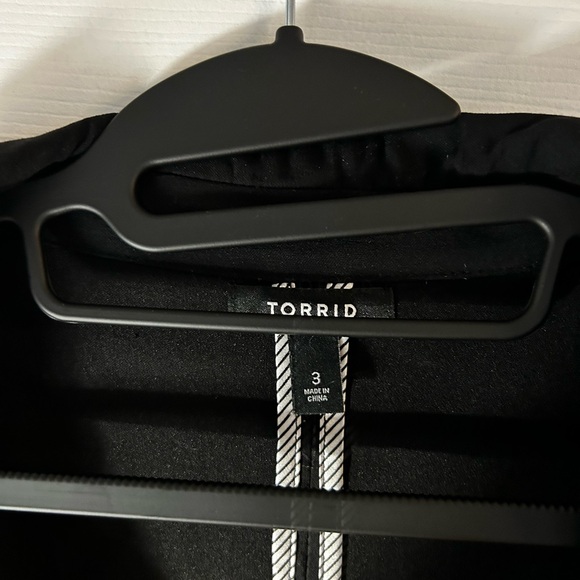 Torrid stretchy blazer - Picture 2 of 2